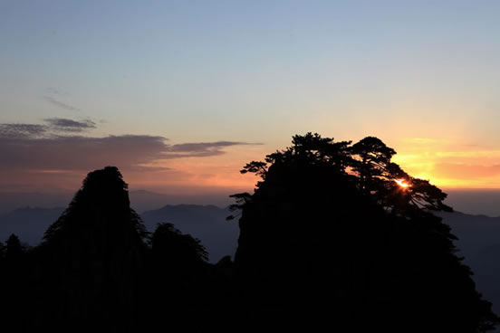 冬游黄山 大雪初降 雾淞满山的冬日黄山景色,影视